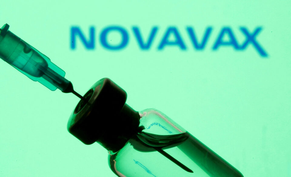2021-12-20T130649Z_1234609585_RC2DIR94FLU2_RTRMADP_3_HEALTH-CORONAVIRUS-EU-NOVAVAX-960x586.jpg