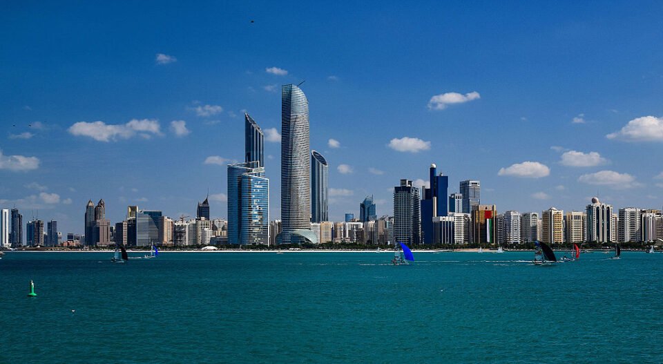 Abu_dhabi_skylines_2014-960x527.jpg