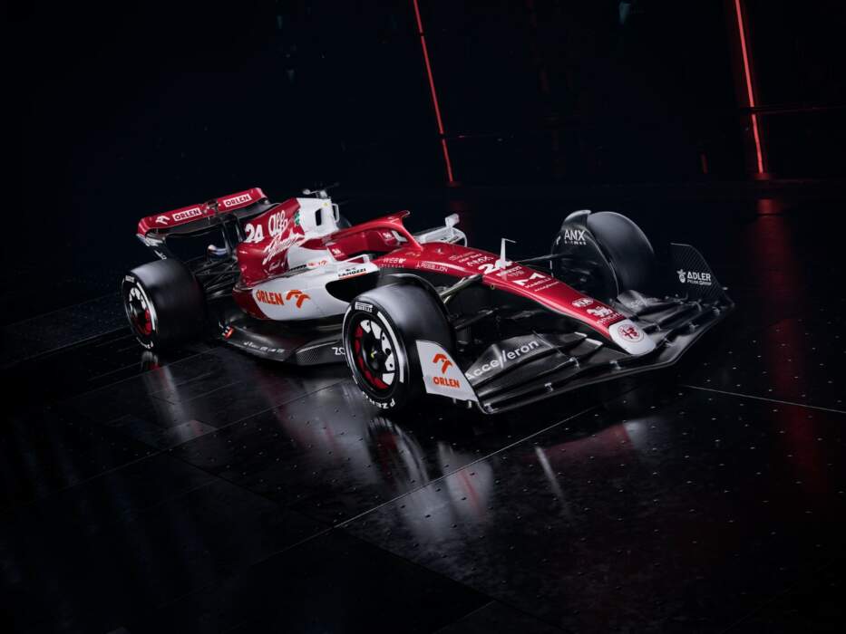 Alfa-Romeo-F1-team-ORLEN-C42-1.jpg