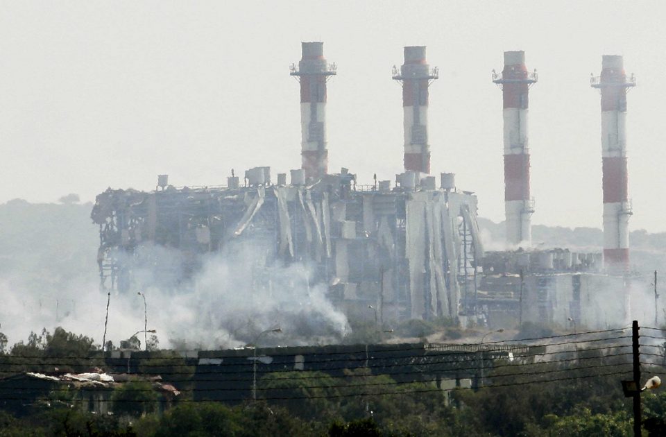 comment-alper-Vassilikos-power-station-after-the-explosion-at-Mari-in-July-2011-960x630.jpg