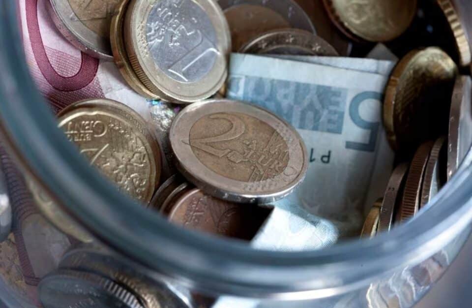 euro-money-cash-notes-budget-finance-bank-banking-960x626.jpg