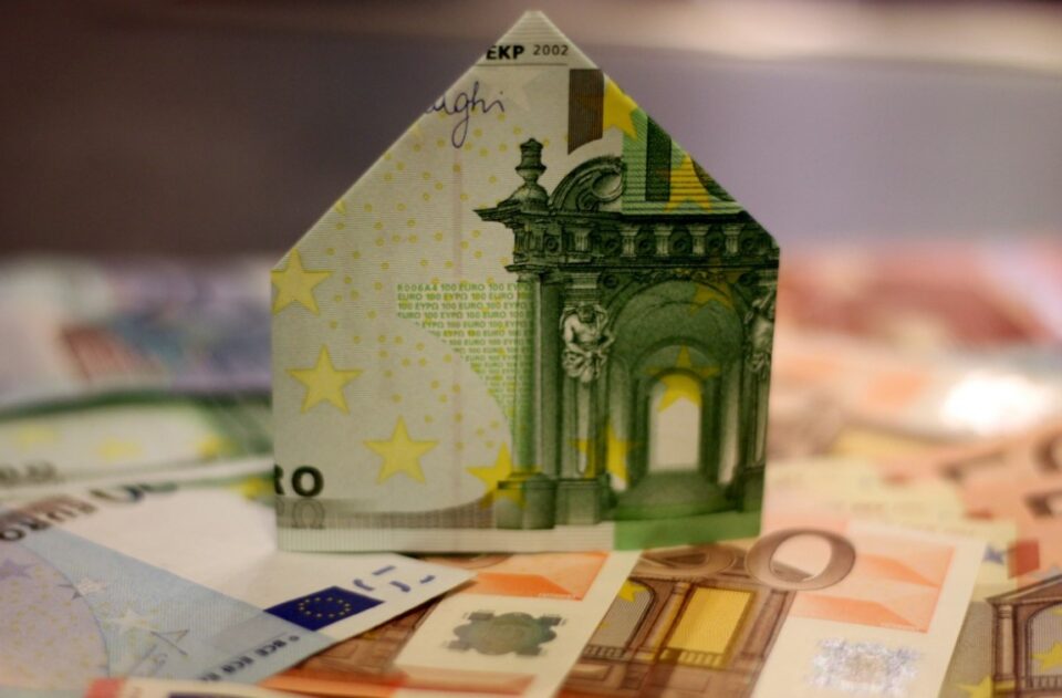 euro-note-cash-banking-foreclosure-money-960x631.jpg