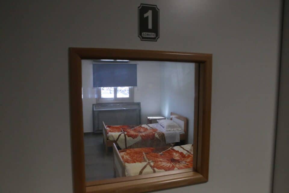 Feature-andria-A-patients-room-in-Athalassa-hospital-960x640.jpg