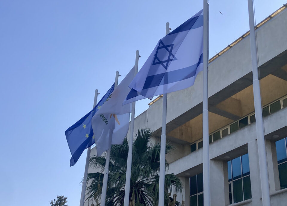 isreali-flag-foreign-ministry-960x688.jpg