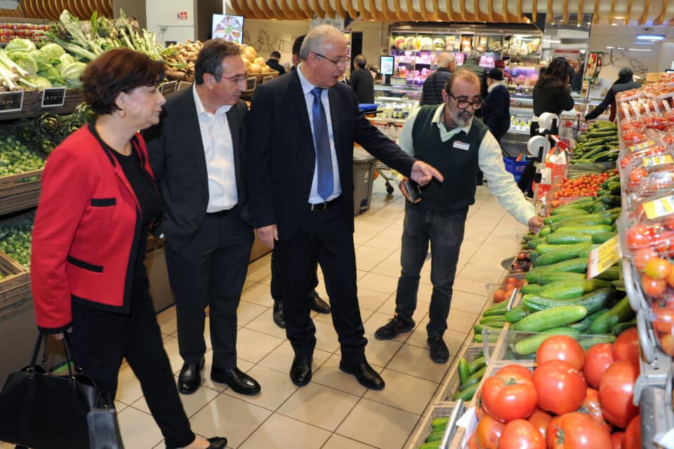 min-of-ag-supermarket-visit2-960x640.jpg