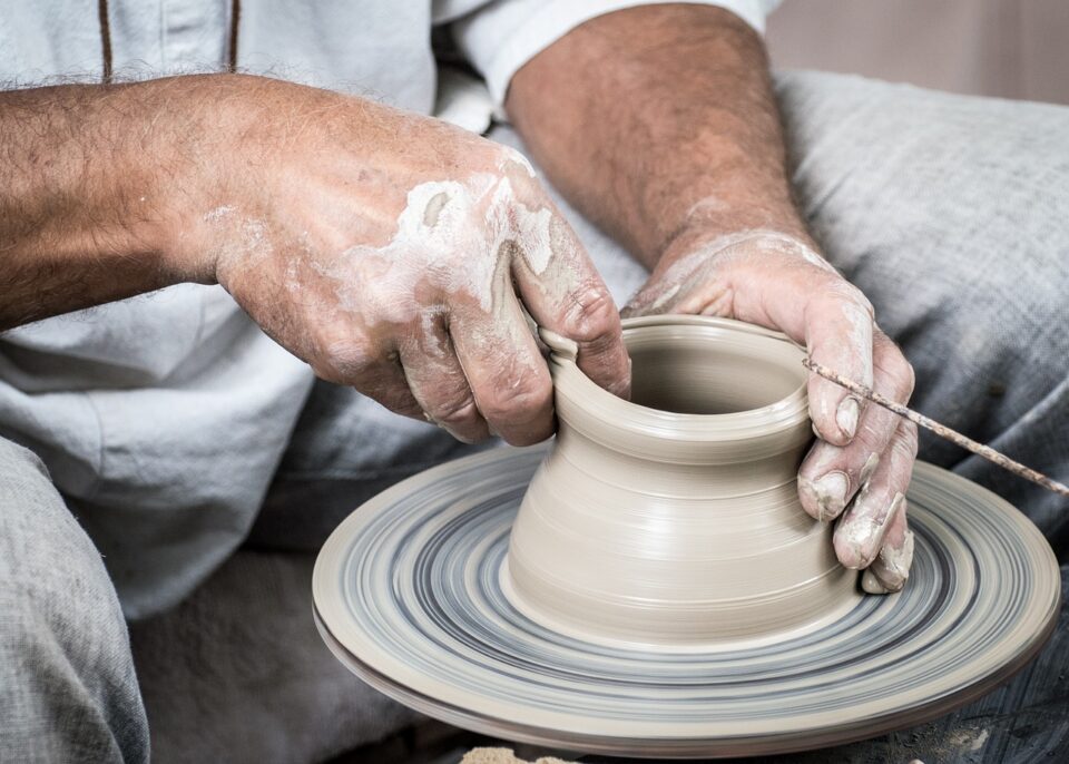pottery-1139047_1280-960x686.jpg