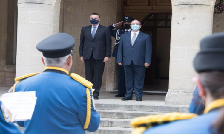 presvis-oukranias-kipros.jpg