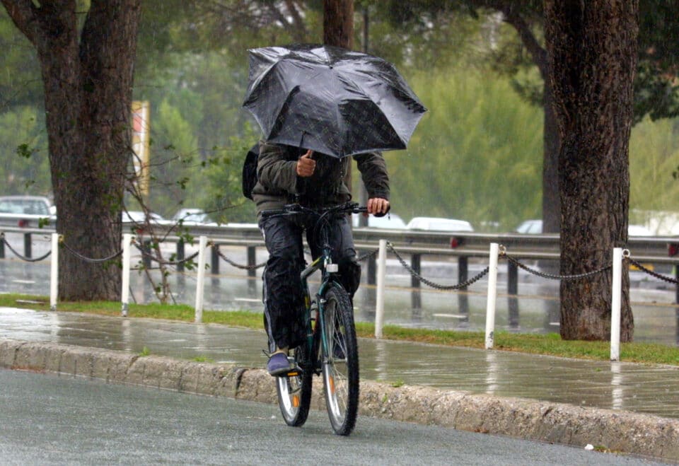 rain-on-bike-umbrella-960x659.jpg