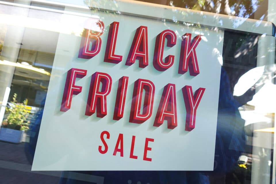 RETAIL-BLACKFRIDAY-960x640.jpg