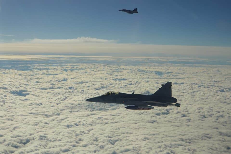 us-b-1b-lancers-conduct-bomber-task-force-mission-in-eastern-europe-960x640.jpg