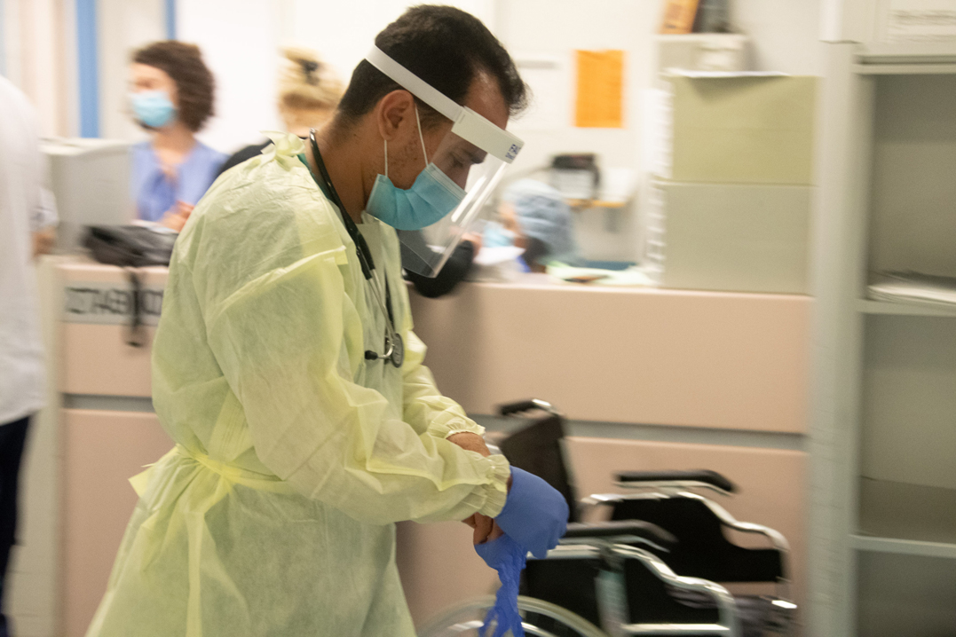 web-hospital-staff-nurse-covid-corona.jpg