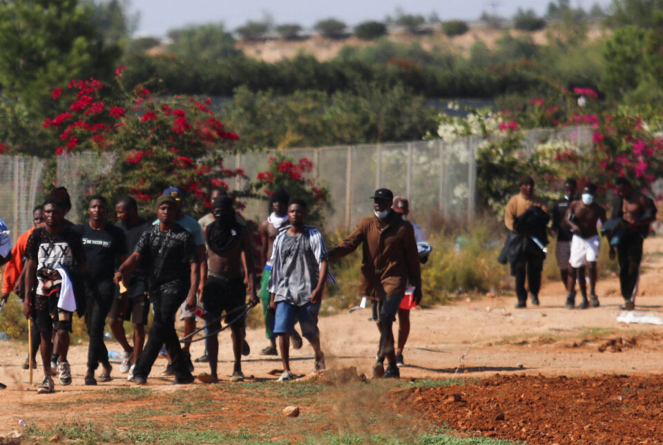 2022-10-28T122250Z_1351803823_RC2CAX9A5OUD_RTRMADP_3_EUROPE-MIGRANTS-CYPRUS-CLASHES-960x644.jpg