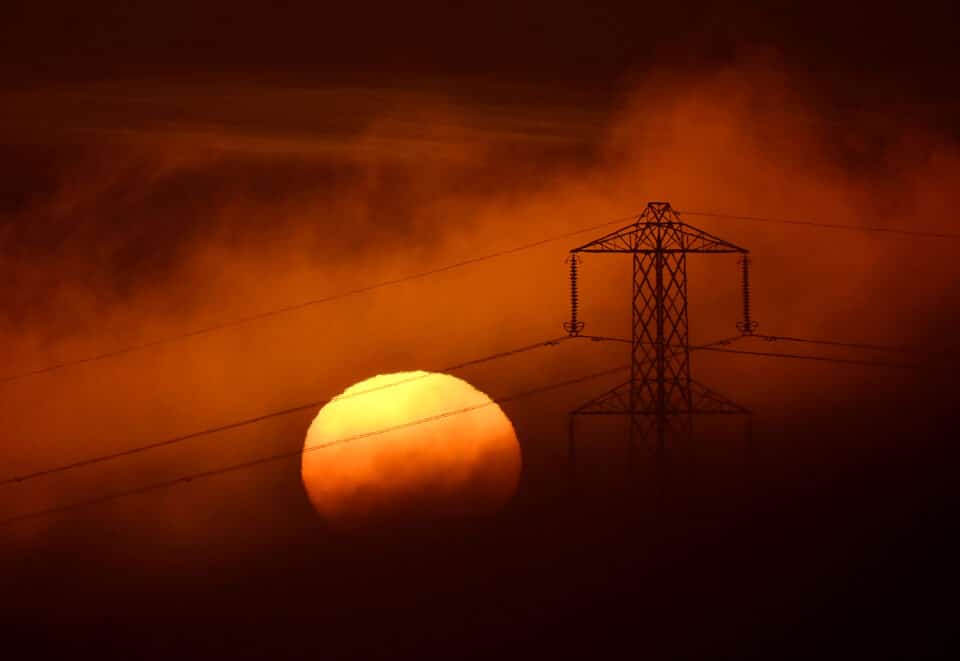 2022-12-01T191144Z_45715525_RC23XX9DZBS9_RTRMADP_3_BRITAIN-ENERGY-960x661.jpg