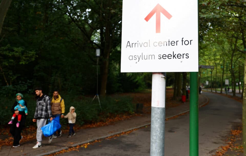 2024-02-28T060016Z_1817681355_RC2VM3AQT6PQ_RTRMADP_3_EU-MIGRATION-ASYLUM-960x612.jpg