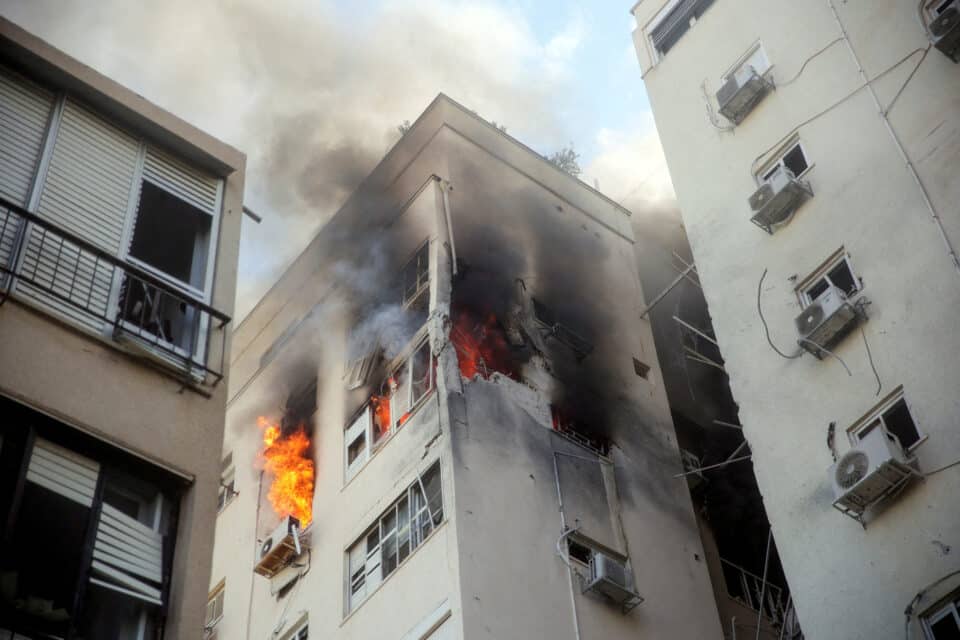 A-building-is-ablaze-following-rocket-attacks-from-the-Gaza-Strip-in-Tel-Aviv-960x640.jpg