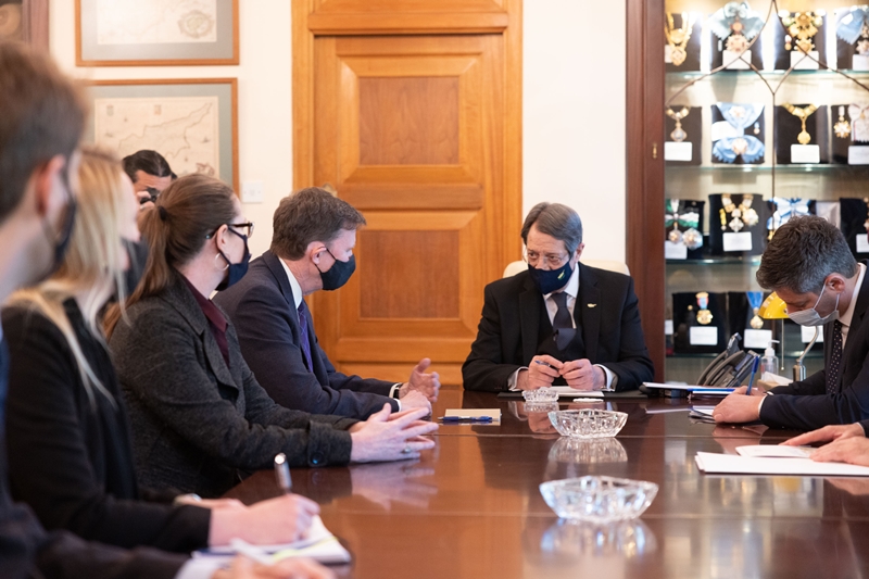 anastasiades-stiouart.jpg