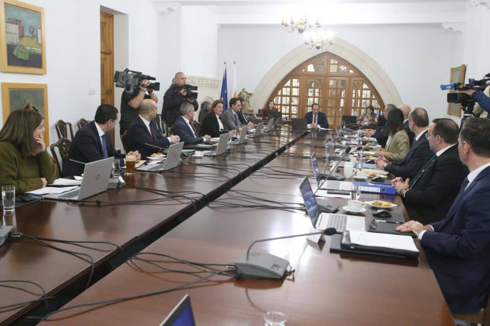 Cabinet-meeting-Christos-photo3-960x640.jpg
