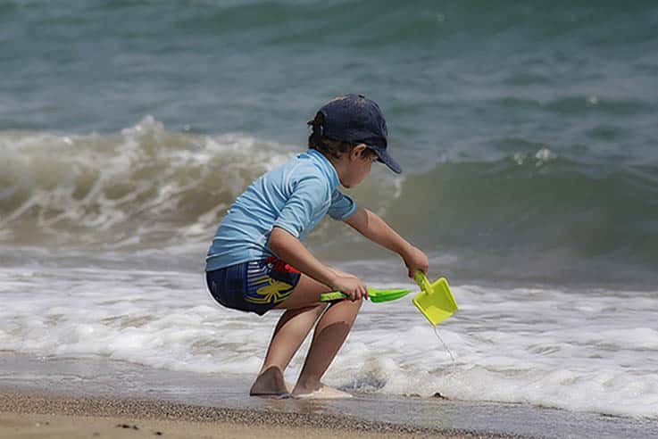 child-beach-windy.jpg