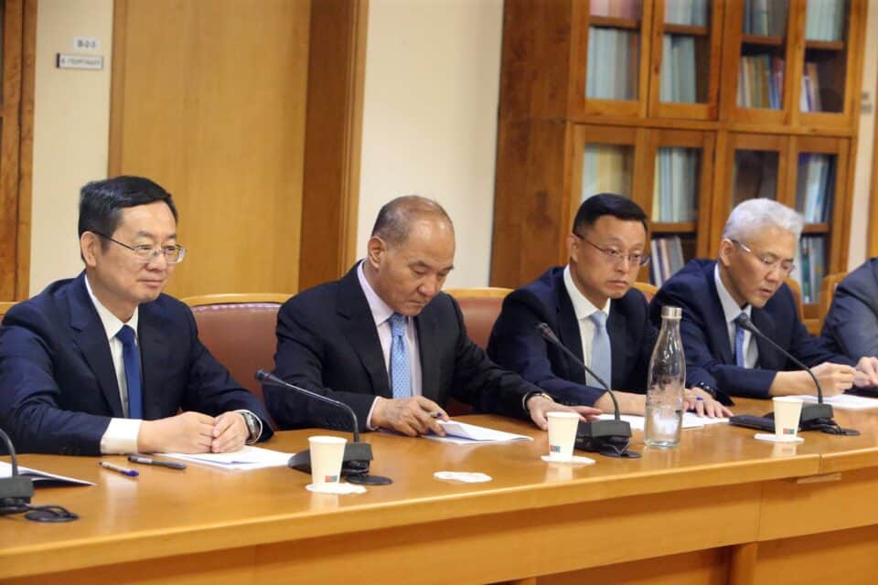 chinese-delegation-960x640.jpg