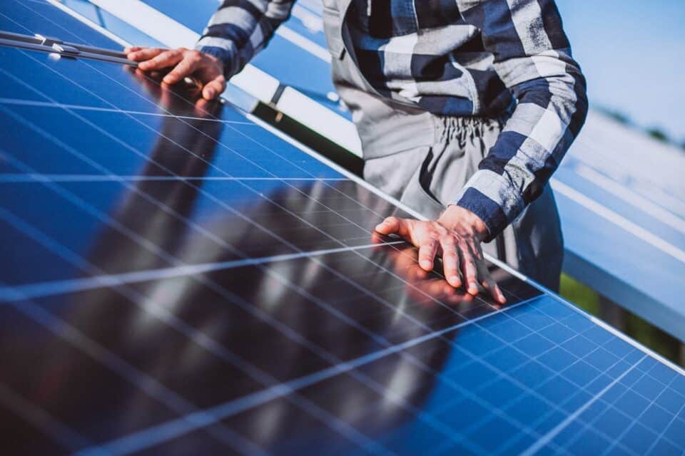complete-solar-power-kits-for-homes-6200758_1280-960x640.jpg