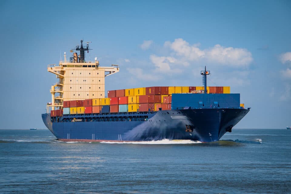container-ship-6631117_1280-960x640.jpg