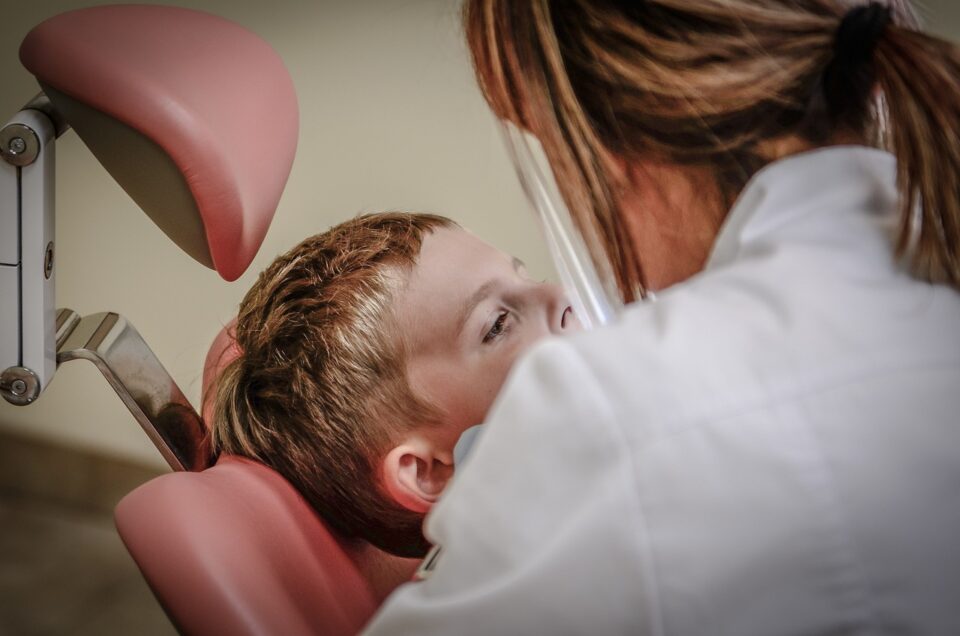 dentist-428645_1280-960x636.jpg