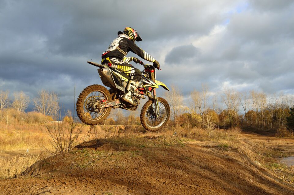 Dirt-bike-motocross-960x638.jpg