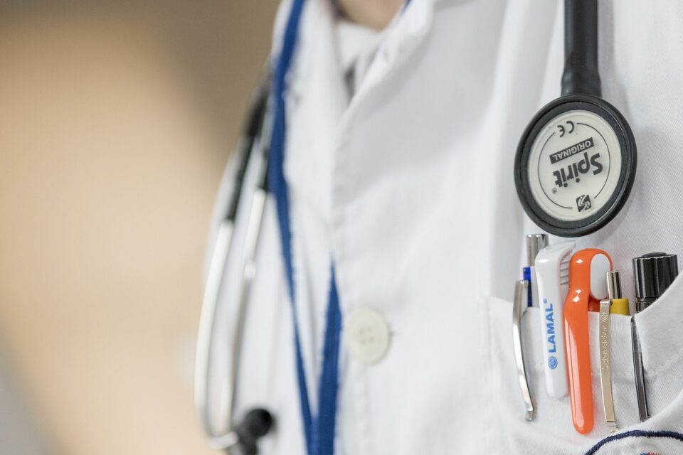 doctor-563428_1280-960x640.jpg