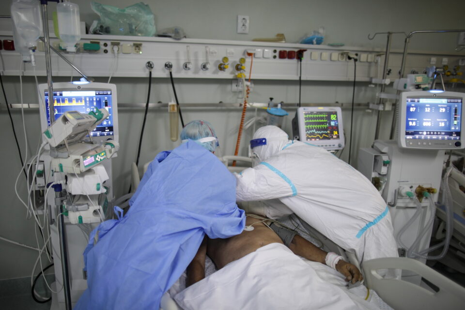 feature-theo-Lack-of-data-the-governments-advisory-team-team-are-relying-mainly-on-clinical-ob...jpg