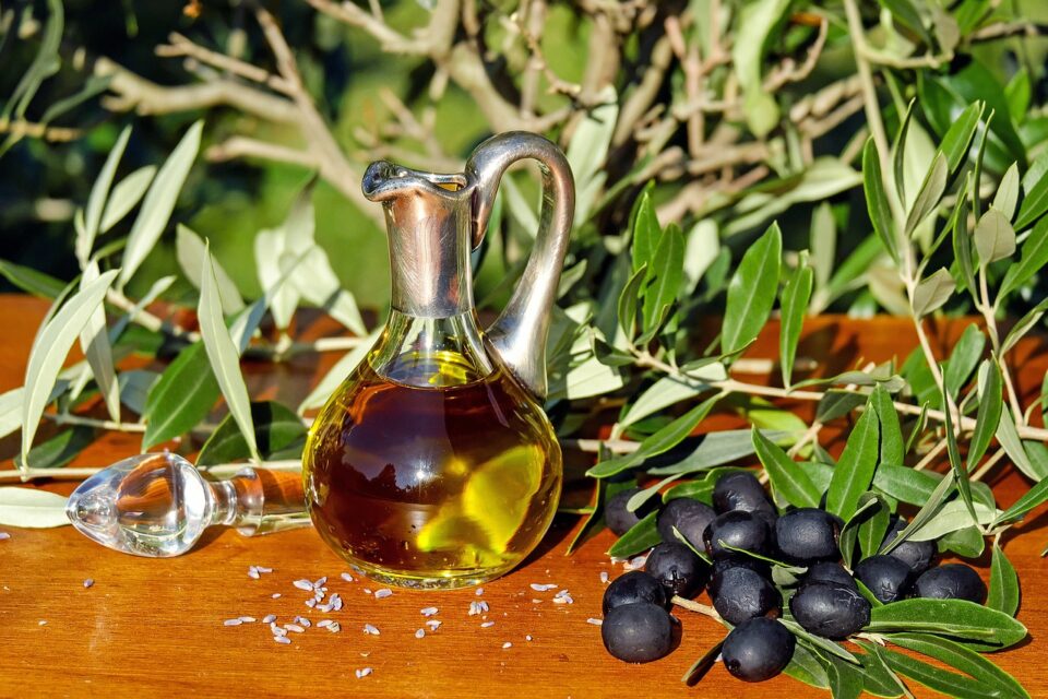 feature-tom-Its-the-second-year-in-a-row-that-olive-production-has-plummeted-960x640.jpg