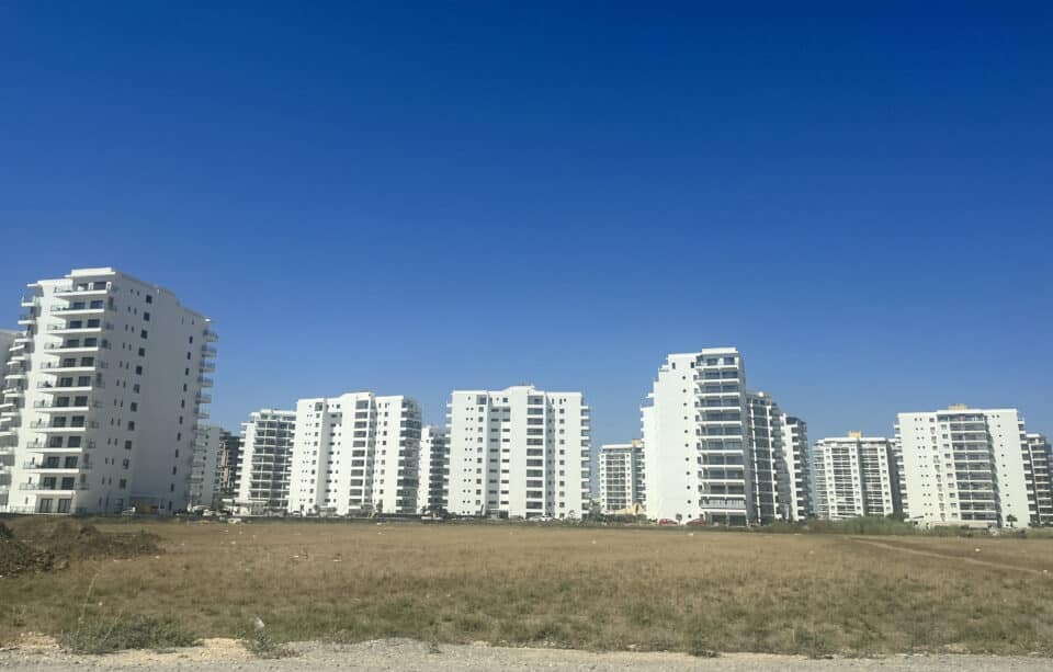 feature-tom-main-The-plains-of-Trikimo-are-coated-with-high-rises-but-the-infrastructure-is-no...jpg