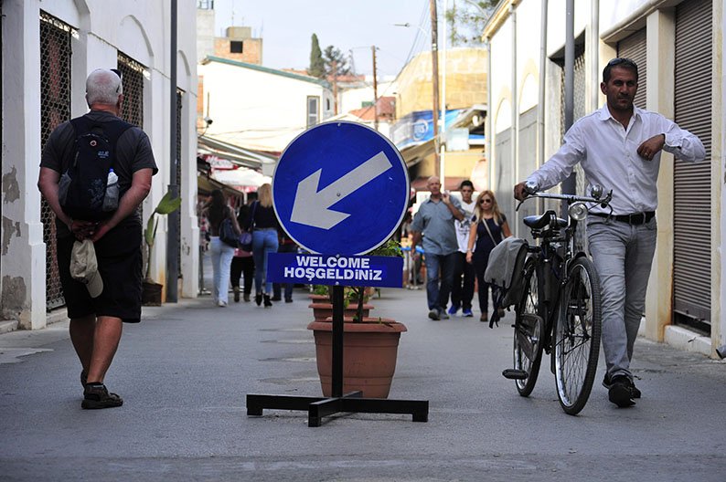 feature-tyres-Crossing-on-foot-at-the-Ledra-Street-checkpoint.jpg