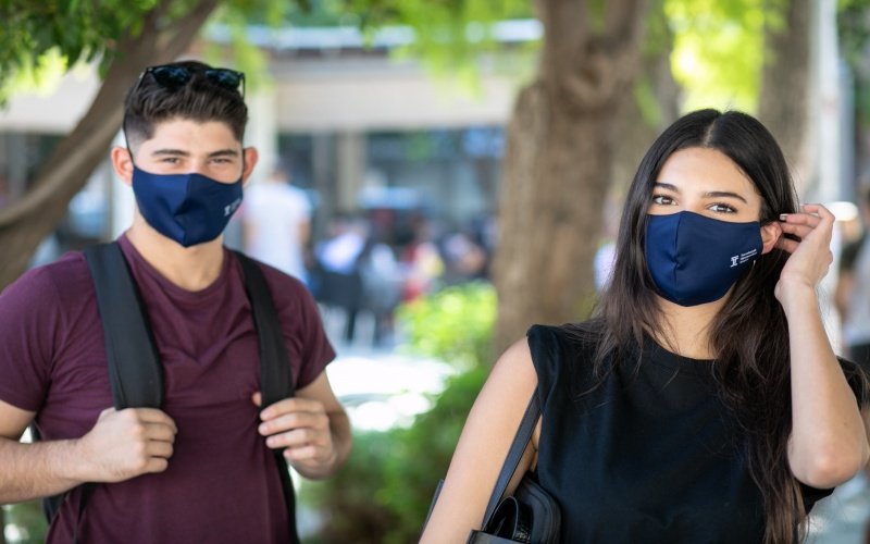 foitites-maskes-korwnoios.jpg