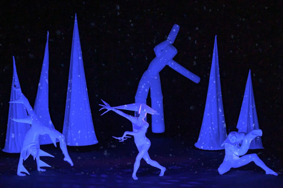 Image-black-light-theatre-3-960x638.jpg