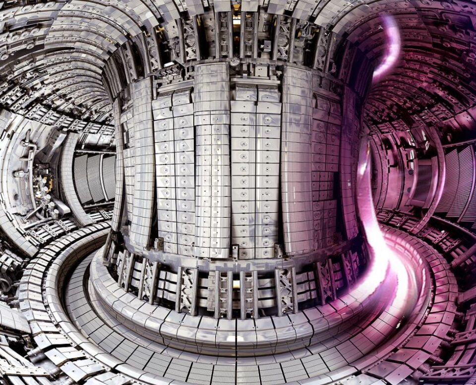 JET-vessel-internal-view-plasma-blend-fusion-Cyprus-Mail-960x777.jpg