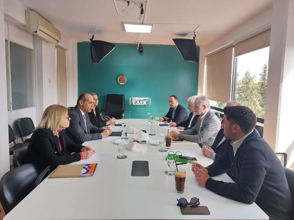 Justice-Minister-Hartsiotis-EDEK-meeting-960x720.jpg