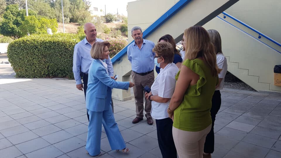 Kanari-visits-Paphos-hospital-960x540.jpg