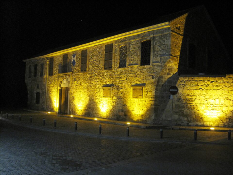 Larnaca_castle_by_night-960x720.jpg