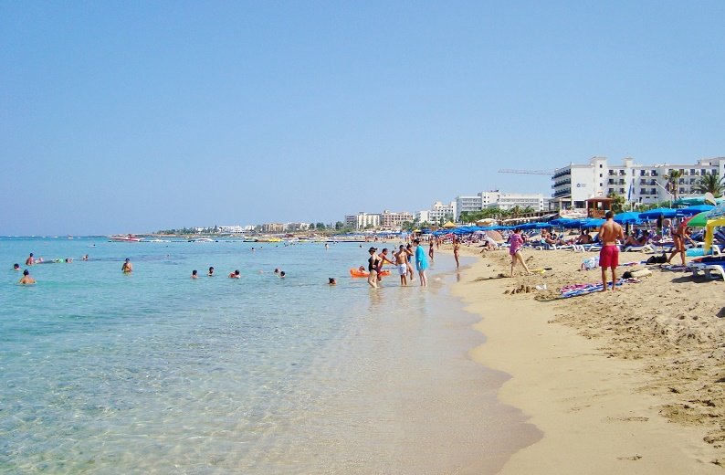 Protaras_tropical_famous_beach_at_Paralimni_holiday_destination_in_Republic_of_Cyprus.jpg