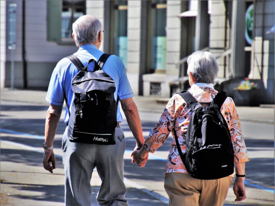 senior-g0b42a20f2_1920-960x720.jpg