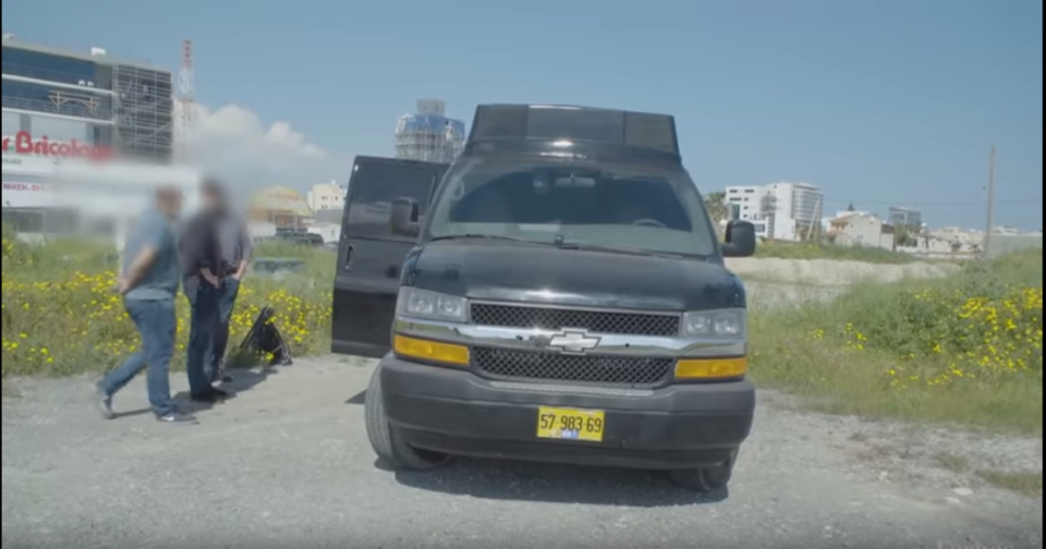 spy-van-002-960x504.png