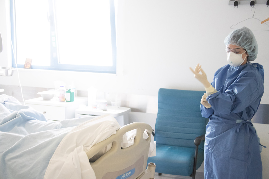 web-staff6-cyprus-hospital-nurse-covid.jpg