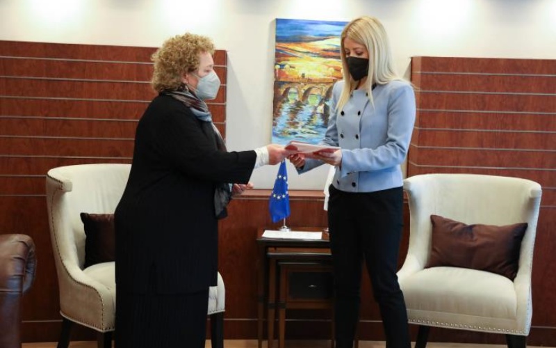 ρςεεςρεςρςρεςερ.jpg