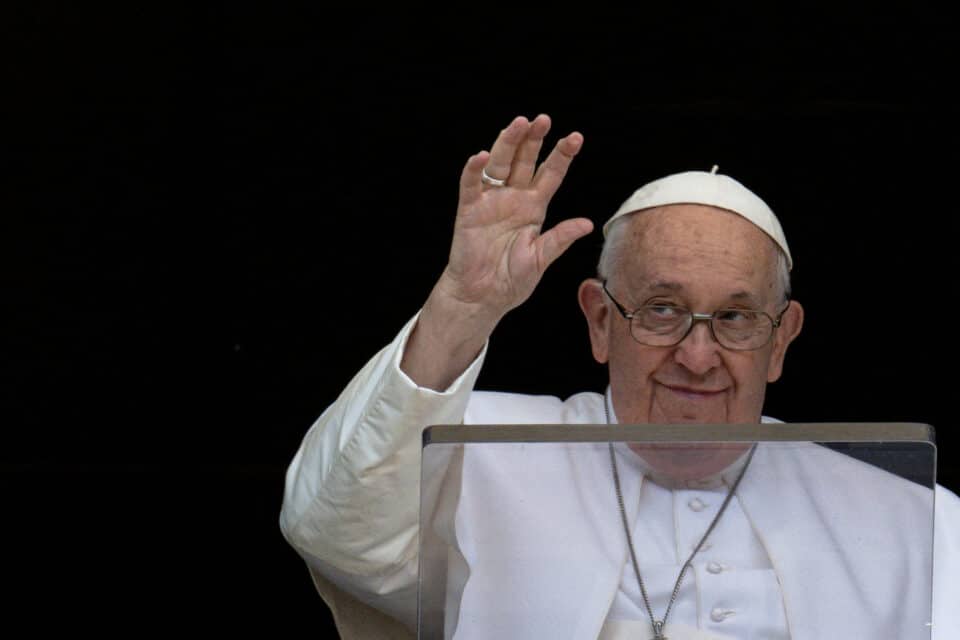 2023-05-11T112326Z_1042021475_RC2NT0ANF41V_RTRMADP_3_MIGRANTS-POPE-960x640.jpg