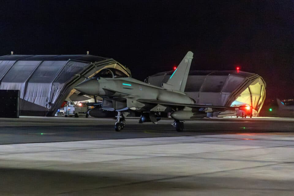 comment-metaxas-A-RAF-Typhoon-aircraft-returns-to-Akrotiri-after-striking-military-targets-in-...jpg