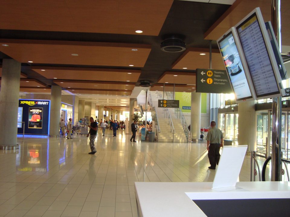 Cyprus_Larnaca_Airport_arrivals_room-1-960x720.jpg