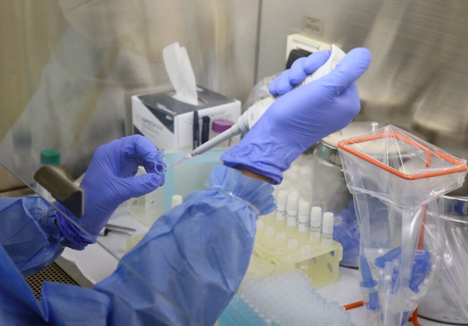 editorial-PCR-tests-are-much-more-expensive-than-rapid-tests.jpg