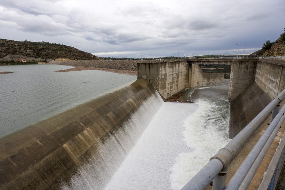 feature-dams-The-Kouris-reservoir-overflowing-this-week-CNA-960x641.jpg