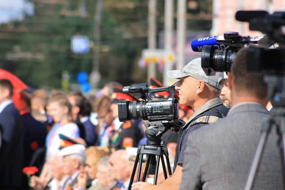 feature-elias-YE-The-revised-text-of-the-law-still-allows-for-exceptions-to-eavesdropping-on-j...jpg