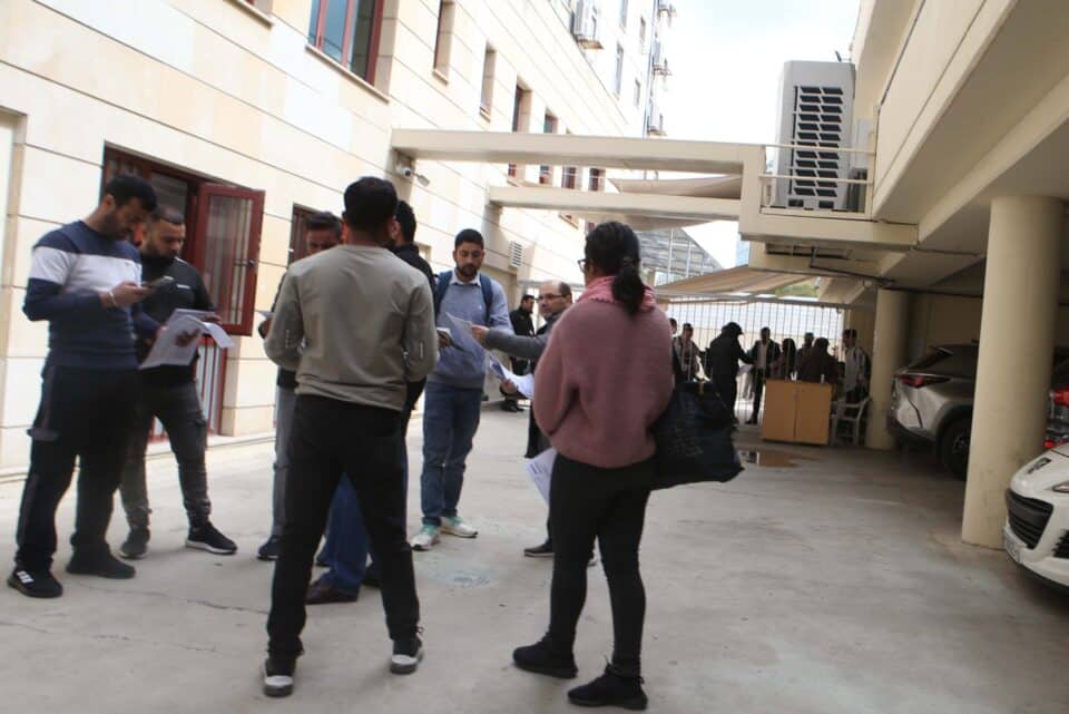 feature-jon-Queues-outside-the-civil-migration-department-960x641.jpg